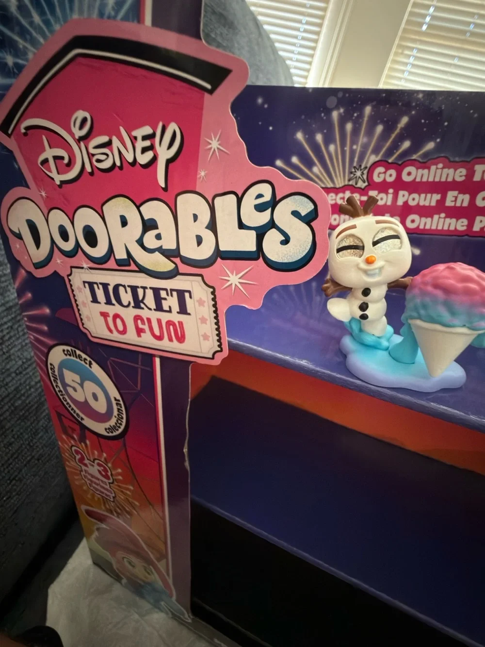 Disney Olaf Mini Figure with White Snow Base and Pink & Blue Ice Cream